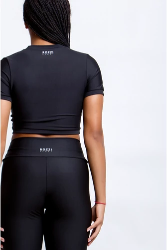 BASIC BLACK CROP TOP